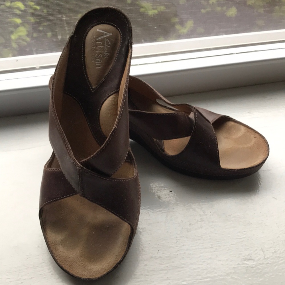Clarks Size 9 brown leather sandals